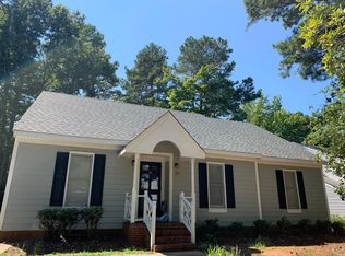 125 W Skyhawk Dr, Cary, NC 27513