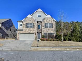 490 La Perla Dr, Buford, GA 30518