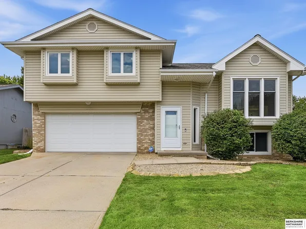 11722 S 27th St, Bellevue, NE 68123