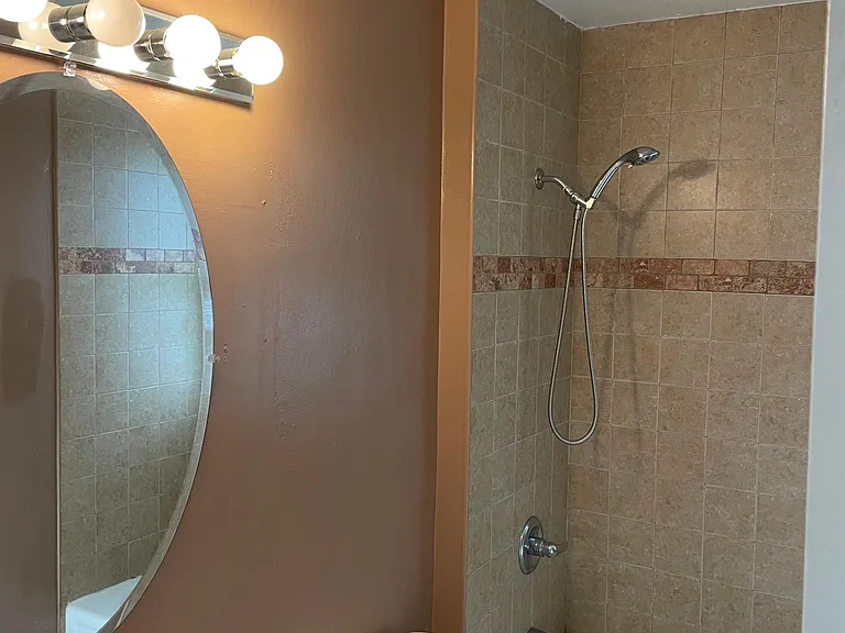 82 Robinson Ave — Photo 6