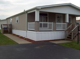 1346 Willowbrook Dr, Lockport, NY 14094