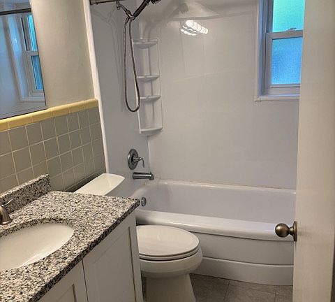 3rd image of 3000 Linwood Ave #2