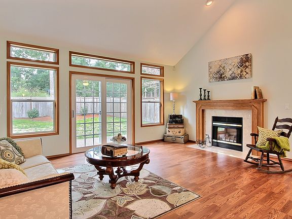 4th image of 10605 192nd Street Ct E