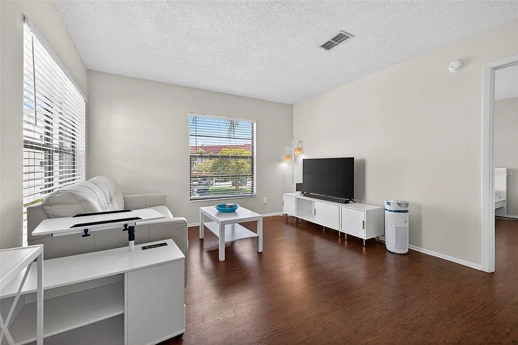 1 bed, 1.0 bath, 575 sqft, $1,250 — Photo 3