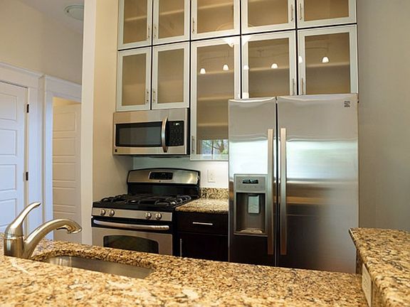5th image of 109 E Main St APT 205