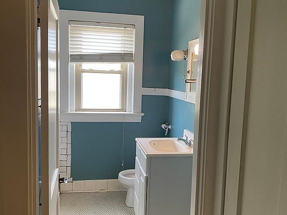 4th image of 300 W Maxwell St #2