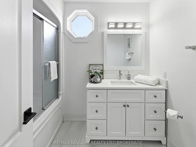 616 Lakeshore Rd — Photo 26