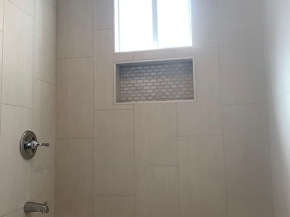 1st image of 1010 E 43rd Pl