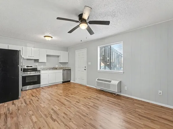 1037 S Happy Hollow Rd, Fayetteville, AR