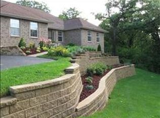 1514 Tecumseh Dr, McHenry, IL 60050