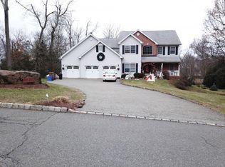 6 Lafayette Dr, Cedar Grove, NJ 07009
