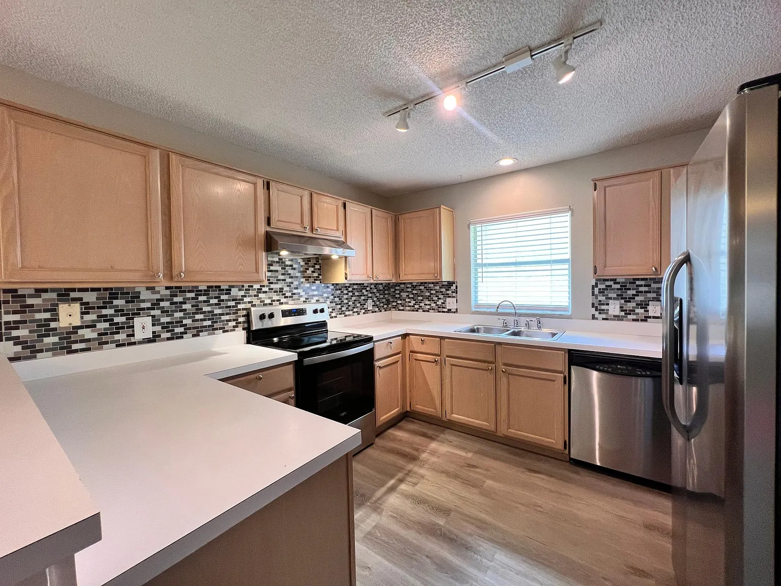 3991 Waterview Loop — Photo 2