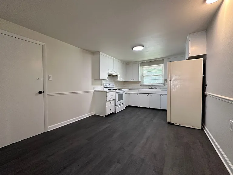490 Saint Bernard Dr — Photo 7