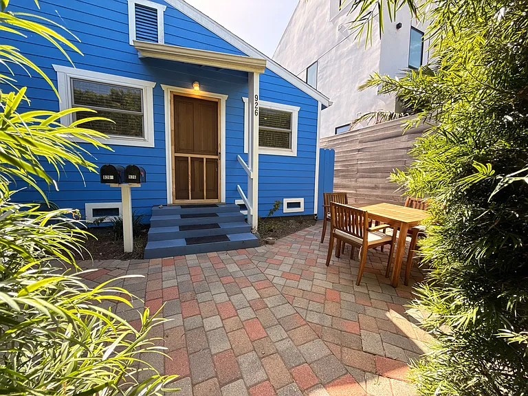 926 California Ave — Photo 2