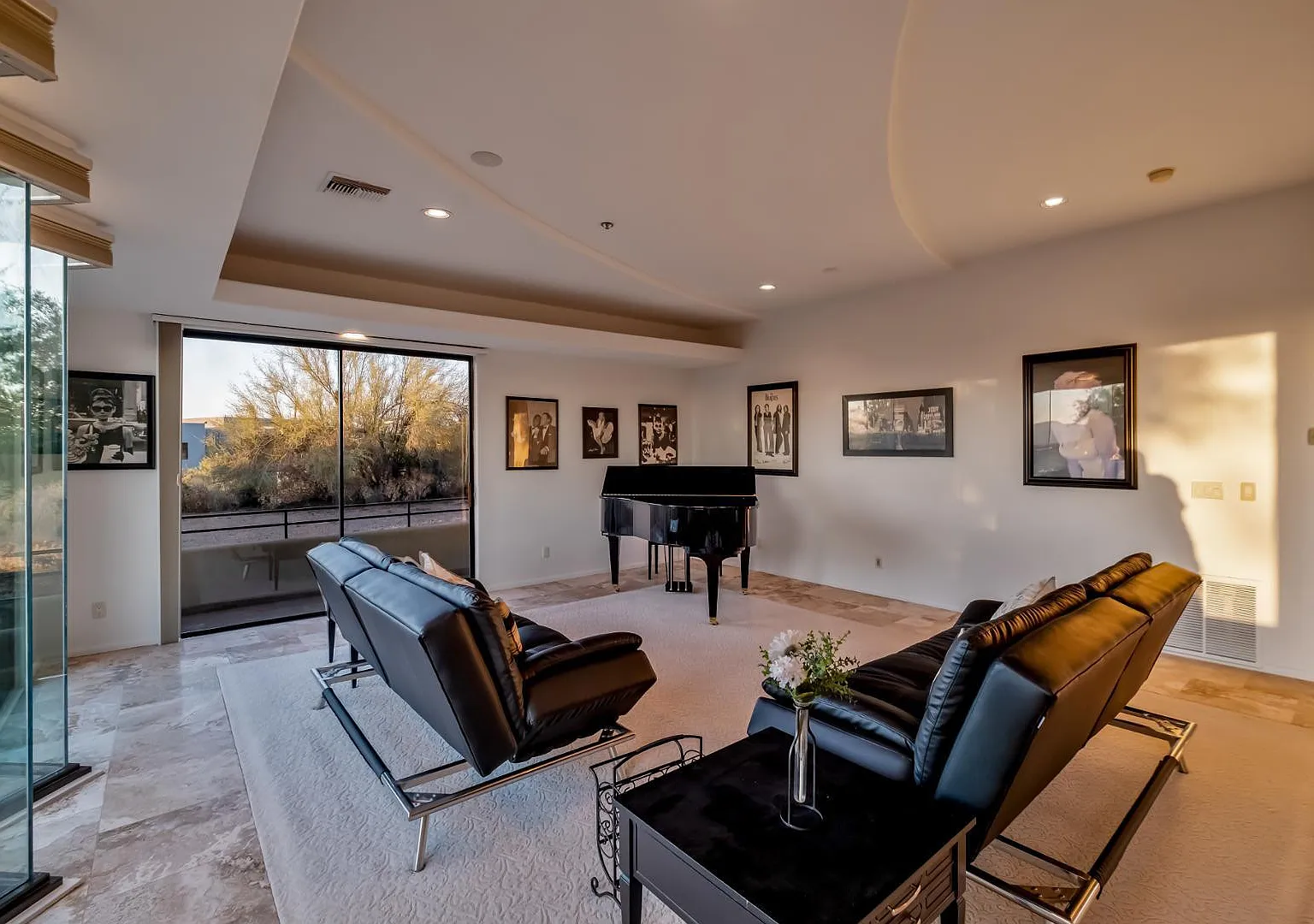4 bed, 3.5 bath, 4980 sqft, $8,900 — Photo 2
