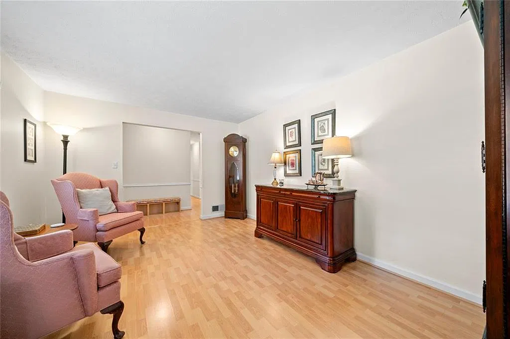 3 bed, 2.0 bath, 1762 sqft, $2,550 — Photo 2