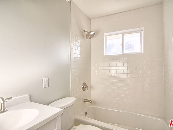 4th image of 2438 5th St #B