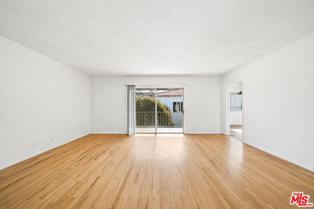 2 bed, 2.0 bath, 1139 sqft, $3,795 — Photo 2