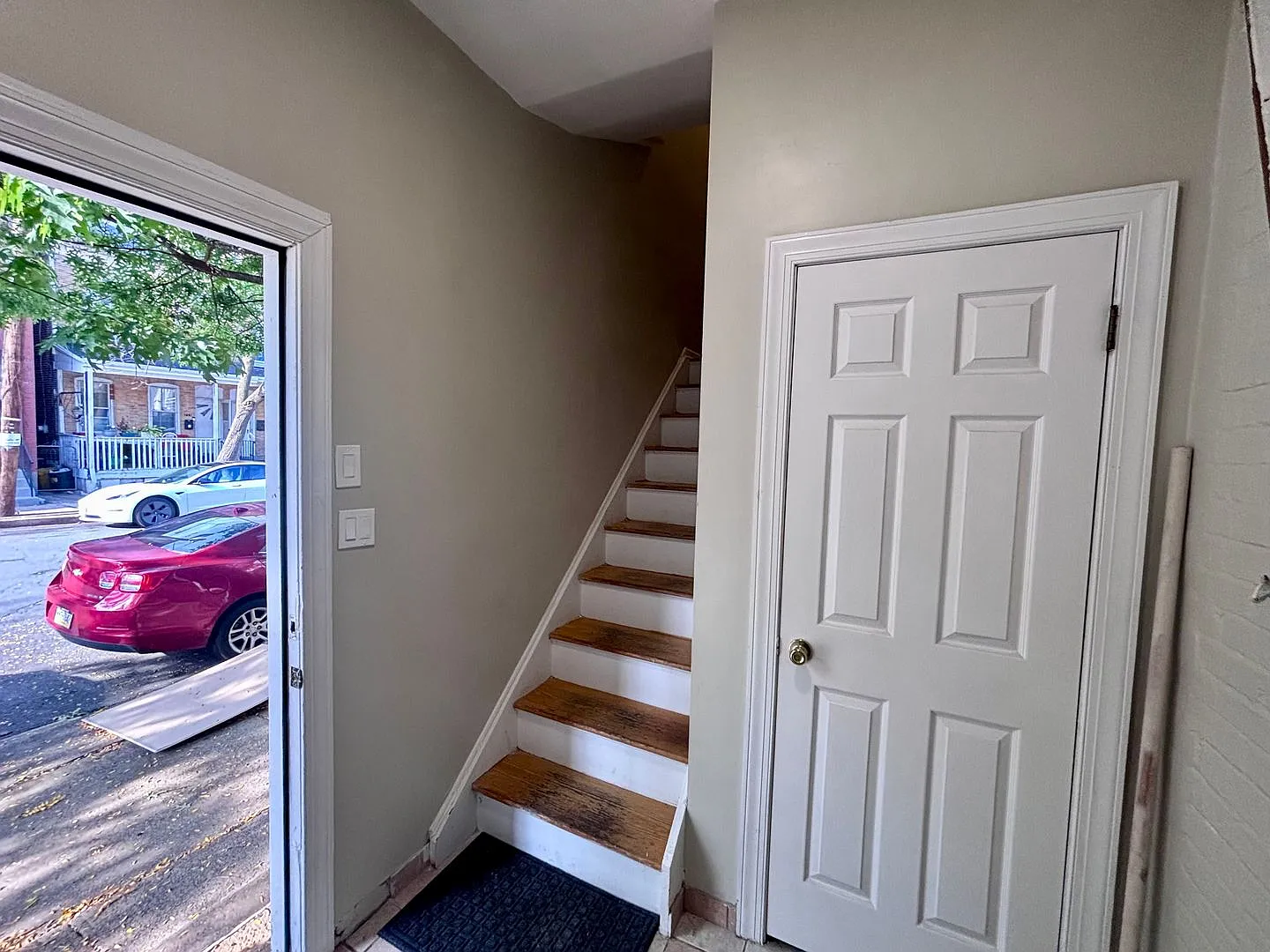 926 N. Olden Ave — Photo 2
