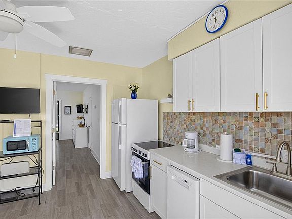 5th image of 908 VILLAS DRIVE #10