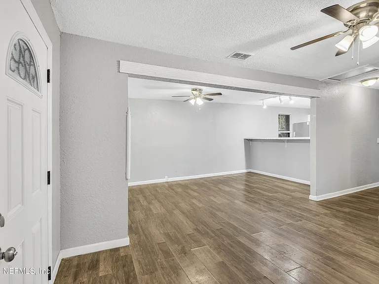 1722 W 30th St — Photo 13