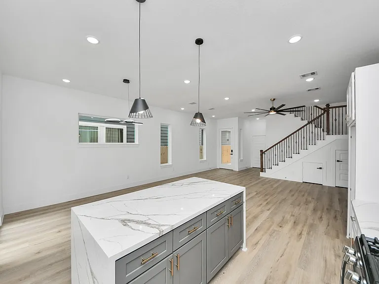 3524 Rebecca St — Photo 15