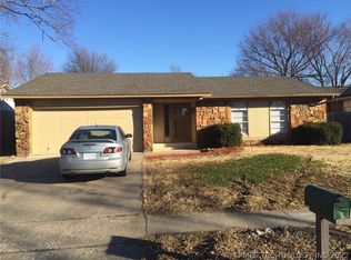 11823 E 64th St, Broken Arrow, OK 74012
