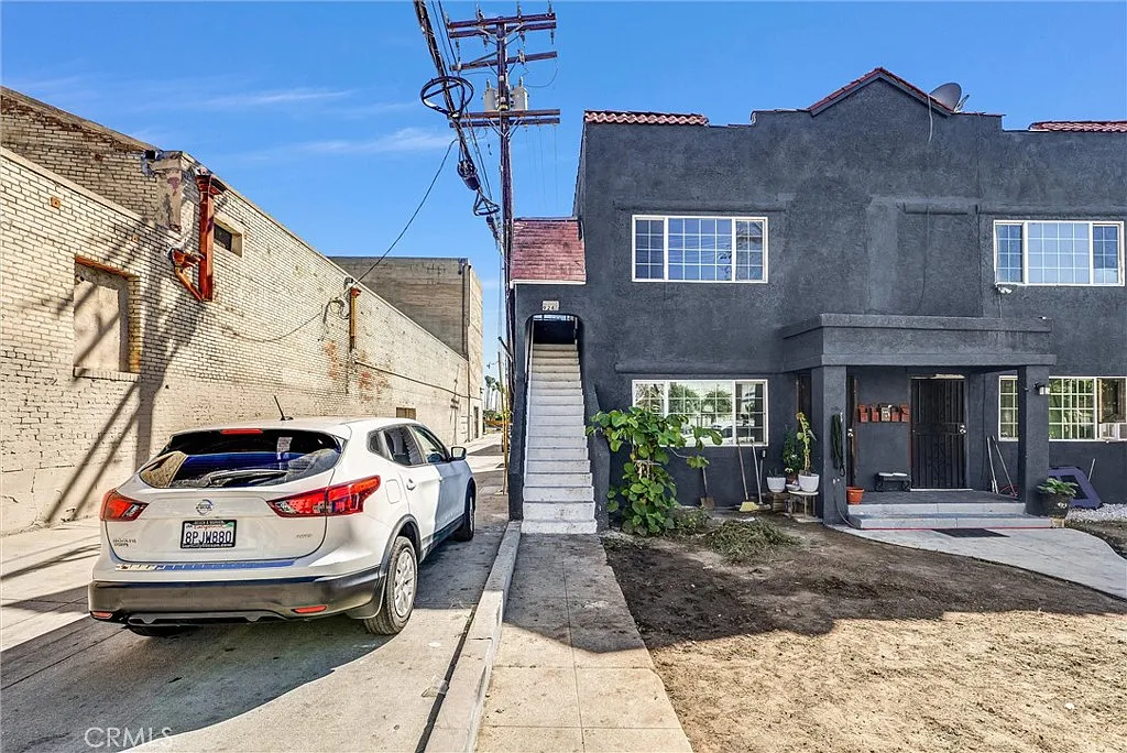 Building Photo - 924 S Sunol Dr #1/2
