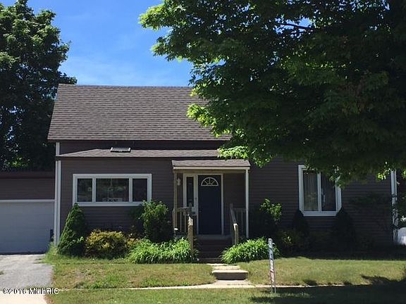3rd image of 415 N Gaylord Ave