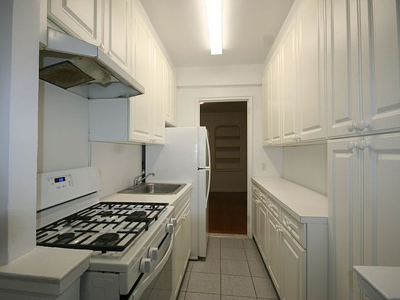 4th image of 68-37 Yellowstone Blvd #C12
