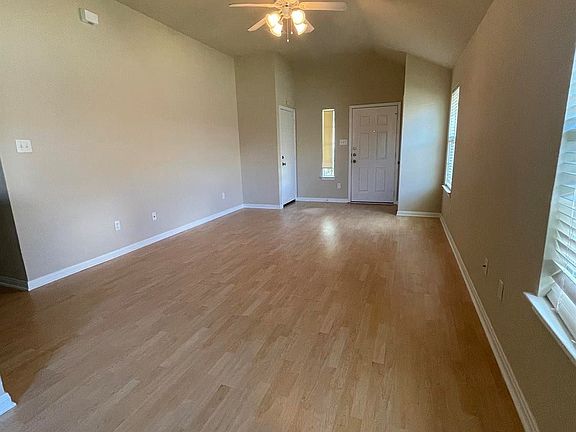 2nd image of 1042 Crested Point Dr