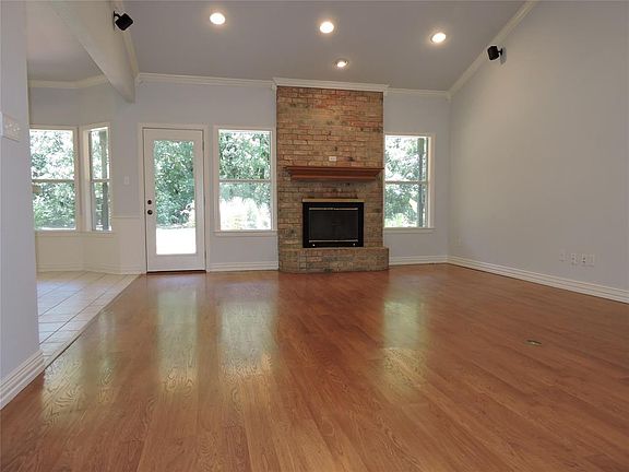 4th image of 1103 Oak Bend Dr