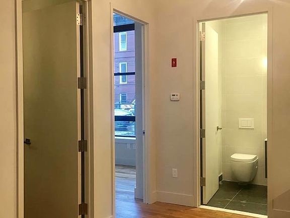 4th image of 372 Kosciuszko St #307