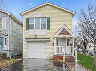 878 Hunterdon St, Newark, NJ 07112