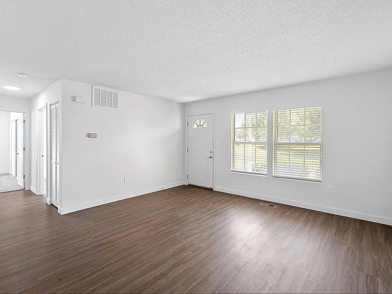 Apartments at Urbana — Photo 27