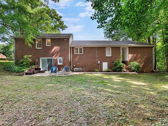 5th image of 1213 Tanglewood Dr