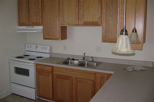 2nd image of 1142 Queens Rd Unit 9