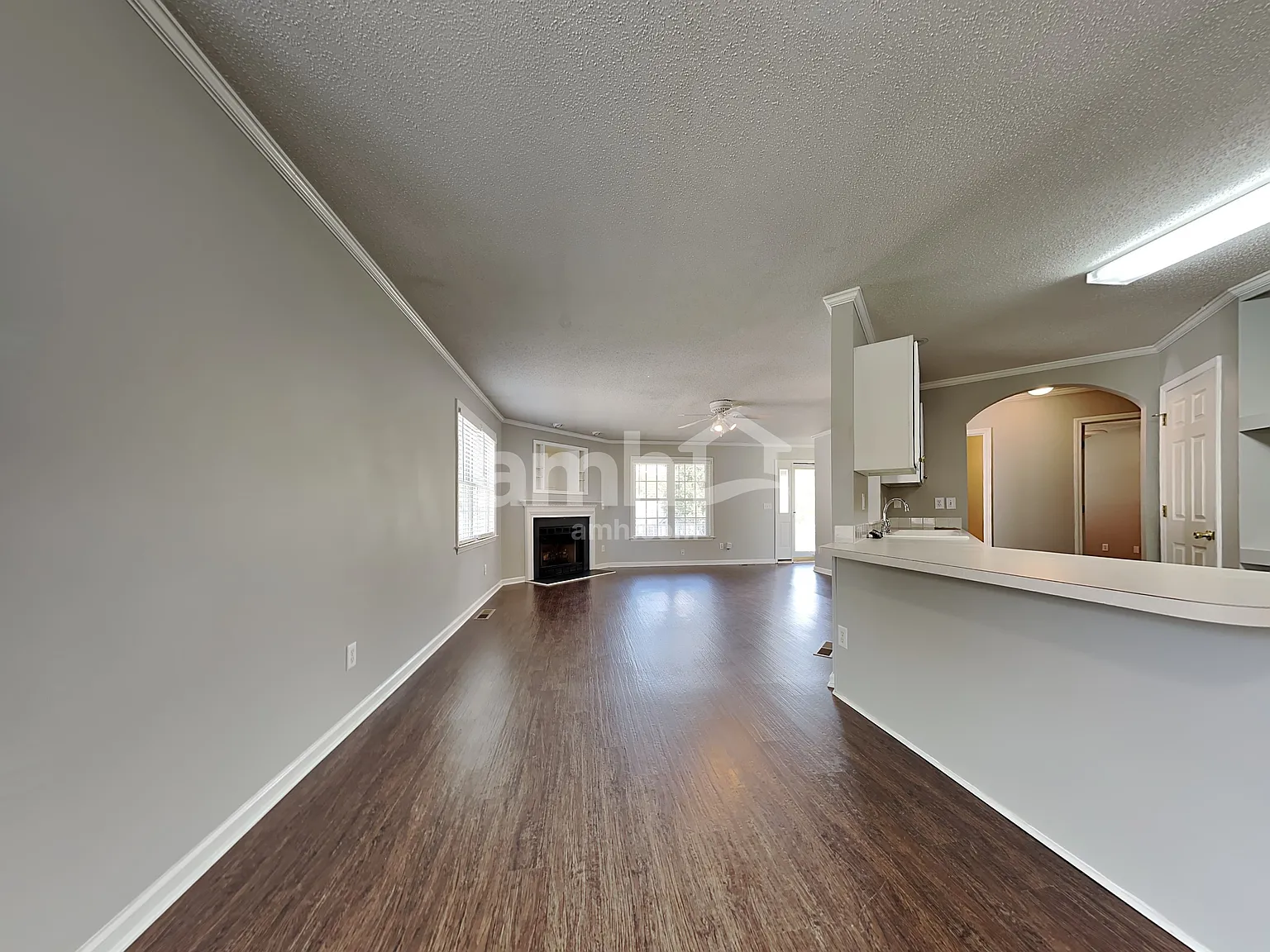 3 bed, 2.5 bath, 2320 sqft, $2,285 — Photo 4