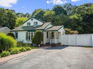 112 N Clinton Ave, Patchogue, NY 11772