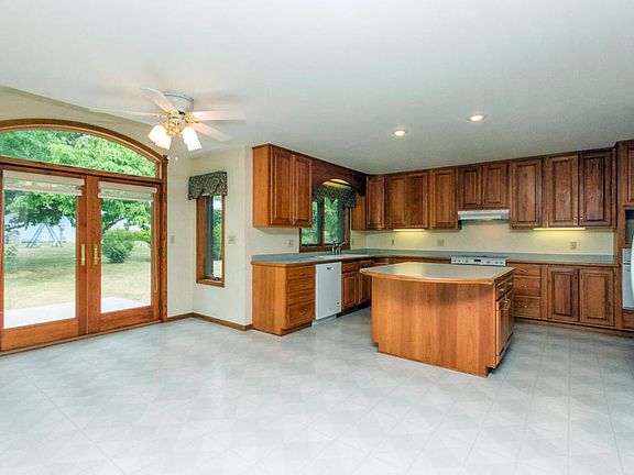 5th image of 3006 Grove Ave