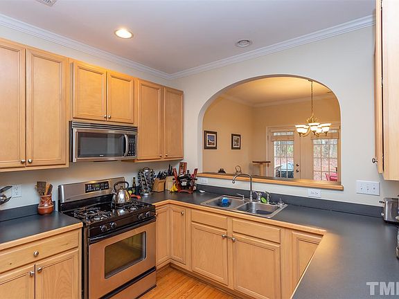 4th image of 823 Saratoga Dr