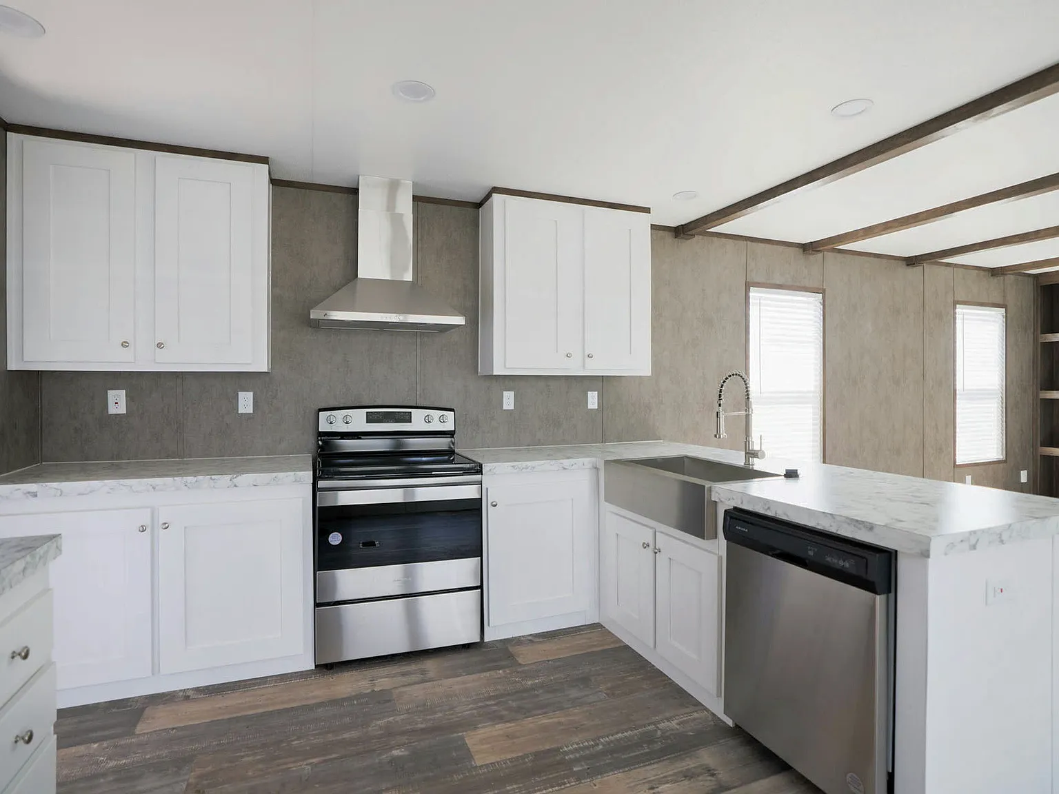 3 bed, 1190 sqft, $1,950 — Photo 2