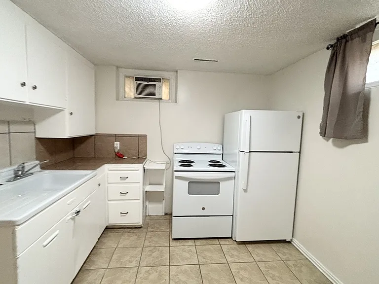 416 W Cornell Dr — Photo 6
