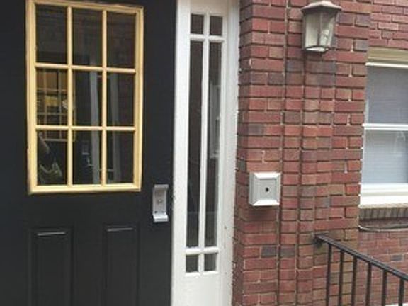 4th image of 2228 W Allen St #9A