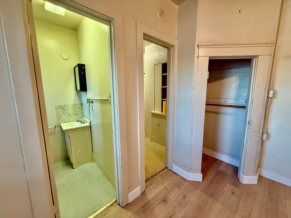 2nd image of 703 13th St APT 10