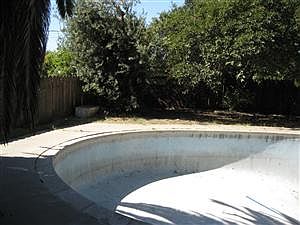 5th image of 2046 S Dearing Ave