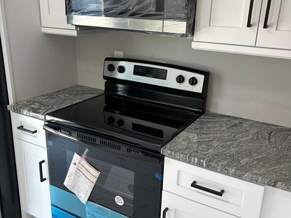 3rd image of 724 SE 4th Ter APT 2