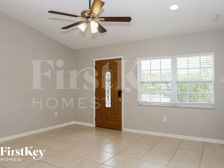 1136 Delmar Ter NE — Photo 3
