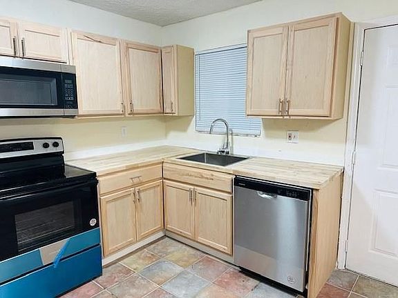 2nd image of 937 32nd St