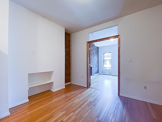 5th image of 337 E 6th St APT 15